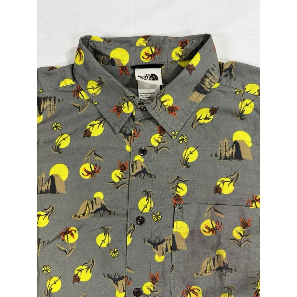 The North Face Size L Short Sleeve Baytrail Shirt Aviator Many Camp Tools Print